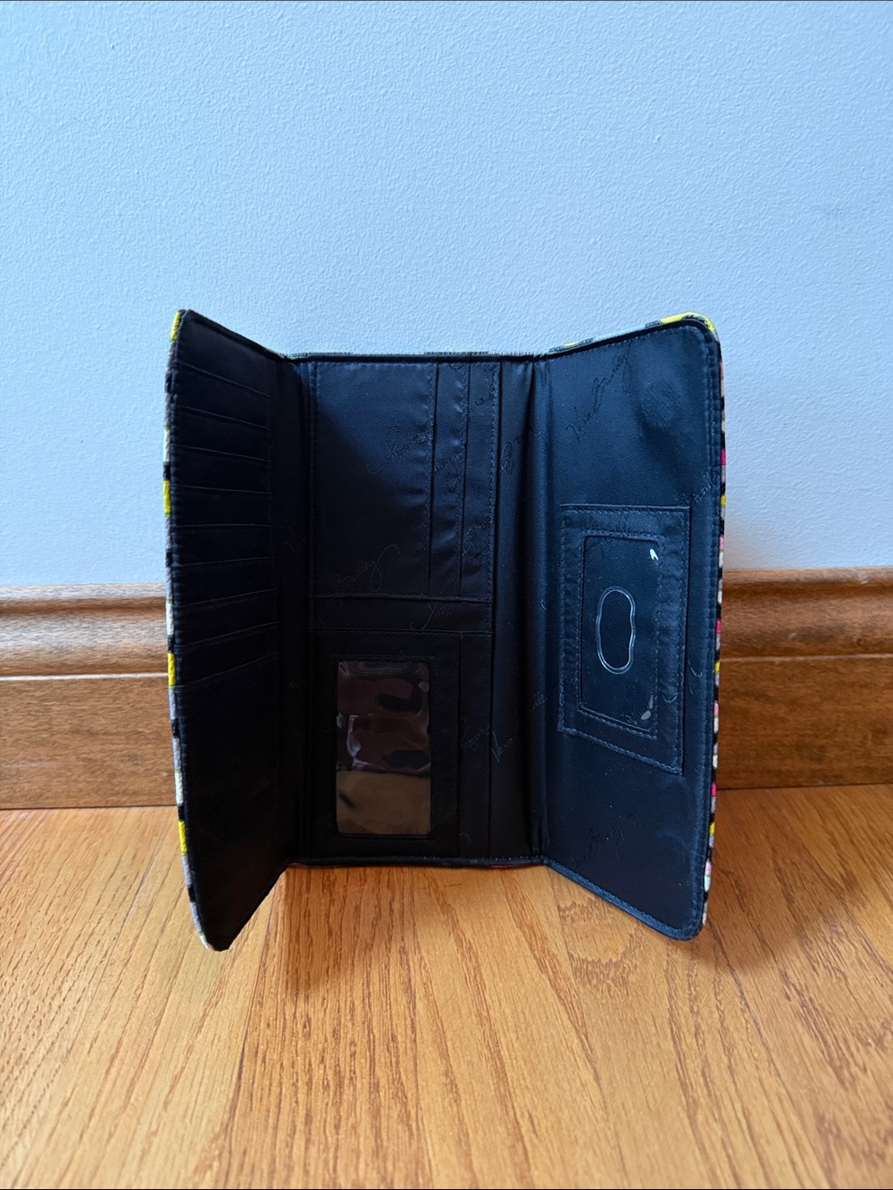 Vera Bradley Moon Drops Trifold Wallet Lots of Card Slots Magnetic Closure - Picture 4 of 9